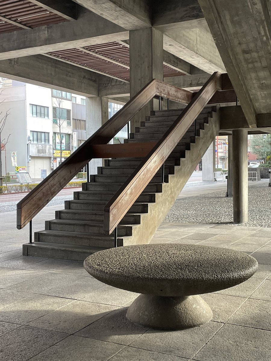 ARCHITEKTUR_SHI's tweet photo. #見た人もなにか無言で階段をあげる https://t.co/jrtuqQedyP