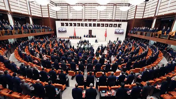 Hadi buyur..!!!

İYİ Parti'nin Epstein dosyası ve depremlerde kaybolan çocukların ticaretinin araştırılması iönerisi, 
AKP ve MHP oylarıyla reddedildi

"Cumhuriyet"