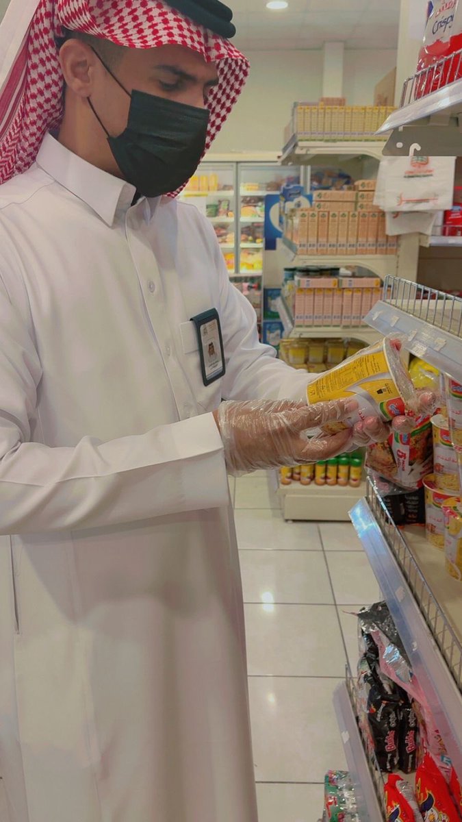 جولات رقابية مكثفة على المحلات التجارية المتعلقة بالصحة العامة .
#بلدية_محافظة_المندق 
#امانة_منطقة_الباحة