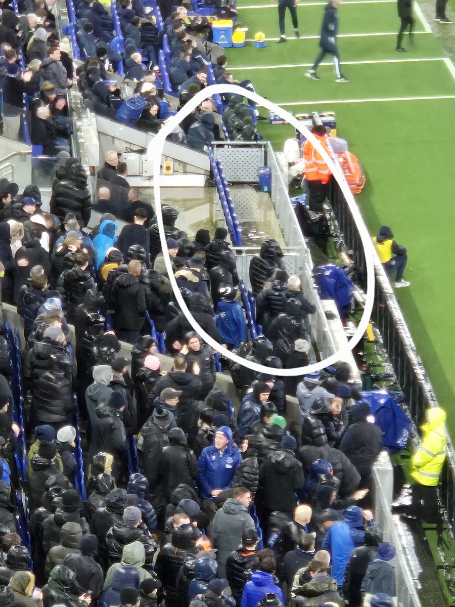 Anyone know what this is my the dugout out our new non-fortress of a ground 🤣 <a href="/Everton/">Everton</a>