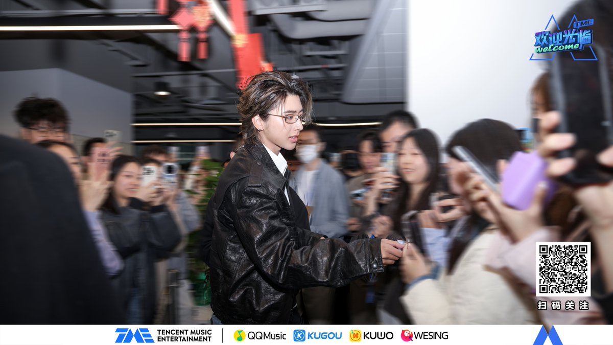 #KUN makes a surprise appearance at TME with his self-titled new album "KUN."
Beyond delivering new music, he also prepared exclusive custom gift bags for the staff, sharing warm moments and genuine interactions throughout the visit. 🎁✨

From the music to every thoughtful