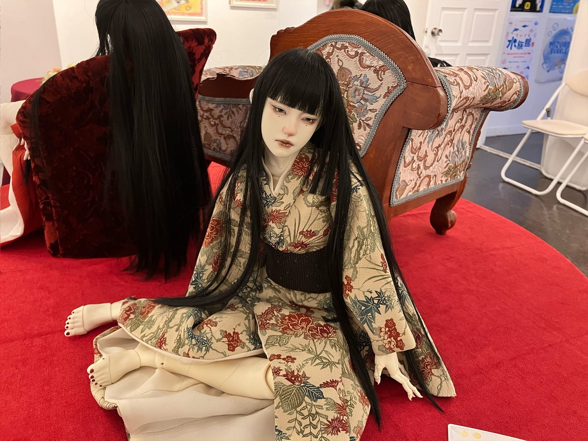 DFGHarajuku's tweet photo. 【最終展示のお知らせ】

幻に、恋をすること２
2026/02/06 – 02/11
EAST303

デザインフェスタギャラリーに何度もご出展いただいている「とりかご画廊」さんの合同展が開催中です✨
麗しく可憐な世界観の展示を写真と一緒にご紹介します📸
@torikagogarou 

【展示レポート】
https://t.co/KfH2ES8bDC https://t.co/1MFUuur77d