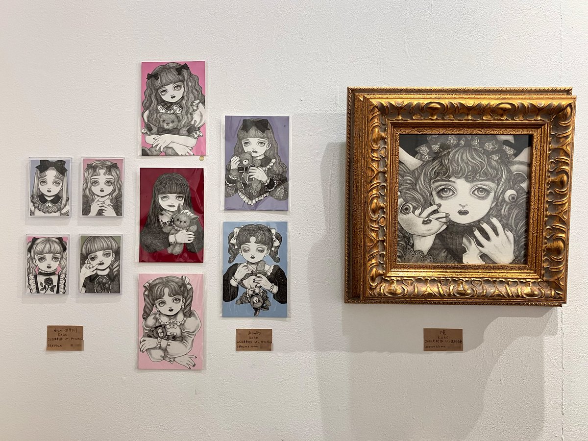 DFGHarajuku's tweet photo. 【最終展示のお知らせ】

幻に、恋をすること２
2026/02/06 – 02/11
EAST303

デザインフェスタギャラリーに何度もご出展いただいている「とりかご画廊」さんの合同展が開催中です✨
麗しく可憐な世界観の展示を写真と一緒にご紹介します📸
@torikagogarou 

【展示レポート】
https://t.co/KfH2ES8bDC https://t.co/1MFUuur77d