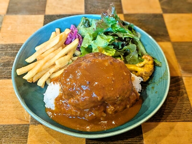Kuny3298's tweet photo. お昼は 58DINER(@58diner) さんで 20周年復刻 デミグラス煮込みハンバーグランチ

これで 1000円はアンビリバボー https://t.co/VSBCdb1TWE