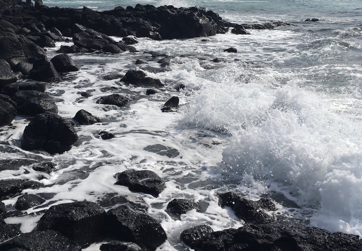 파도와 포말  너무 아름다와
또  도영  생각이  났꼬 ˳ ˳