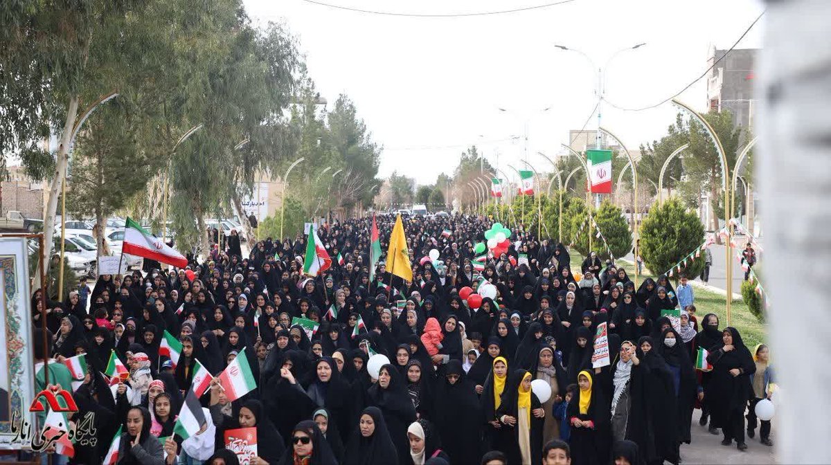 وقتی خیابان‌ها از جمعیت موج می‌زند، یعنی امید هنوز در رگ‌های این سرزمین جاری است. ۲۲ بهمن صحنه‌ای است که پیر و جوان، زن و مرد، یک‌صدا می‌گویند ما پای انقلابمان ایستاده‌ایم. این حضور، قدرت نرم یک ملت متحد است.
#فتح_بزرگ
#تجدید_پیمان