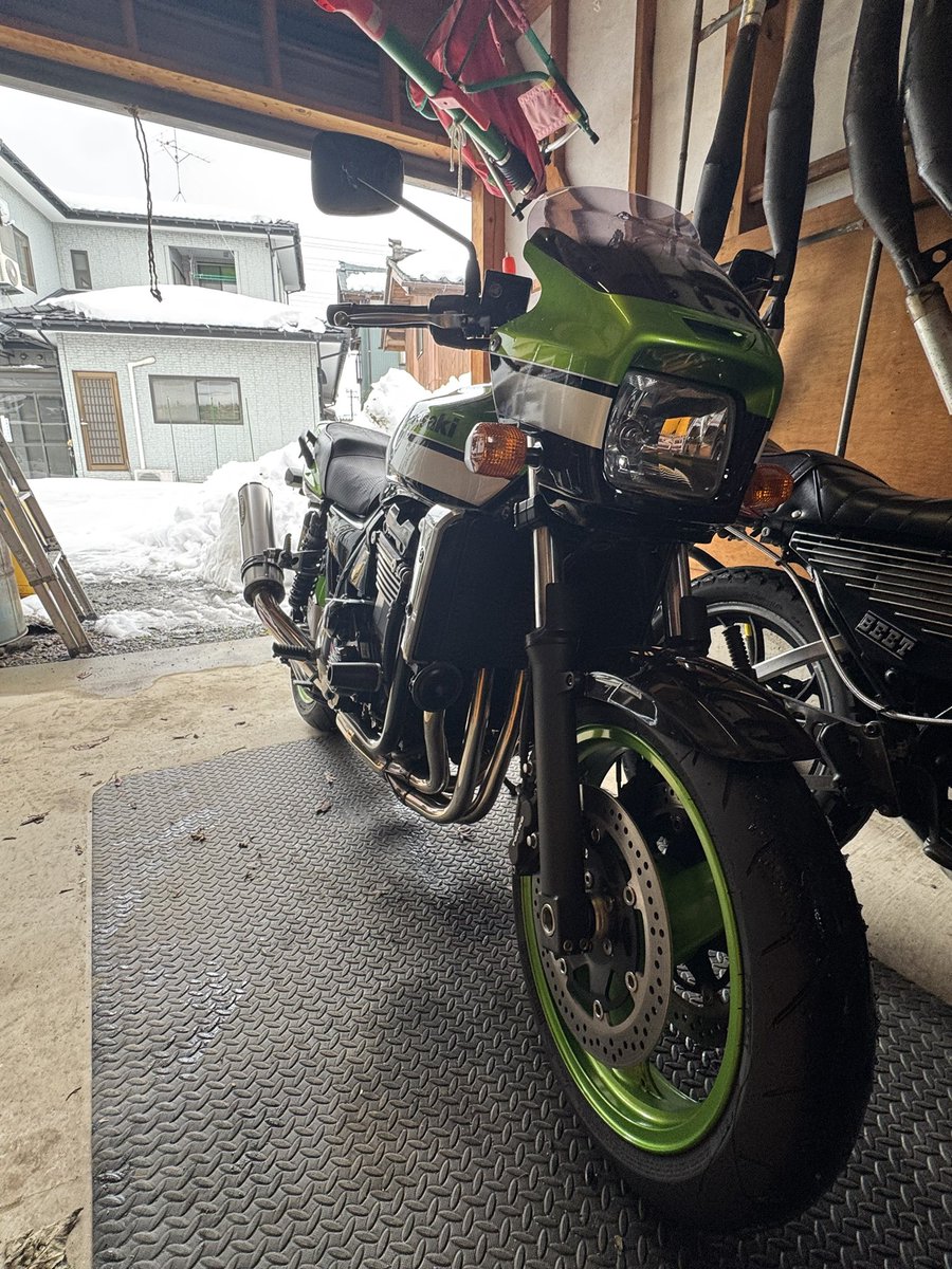 新潟外向き親方ハイエース tweet media