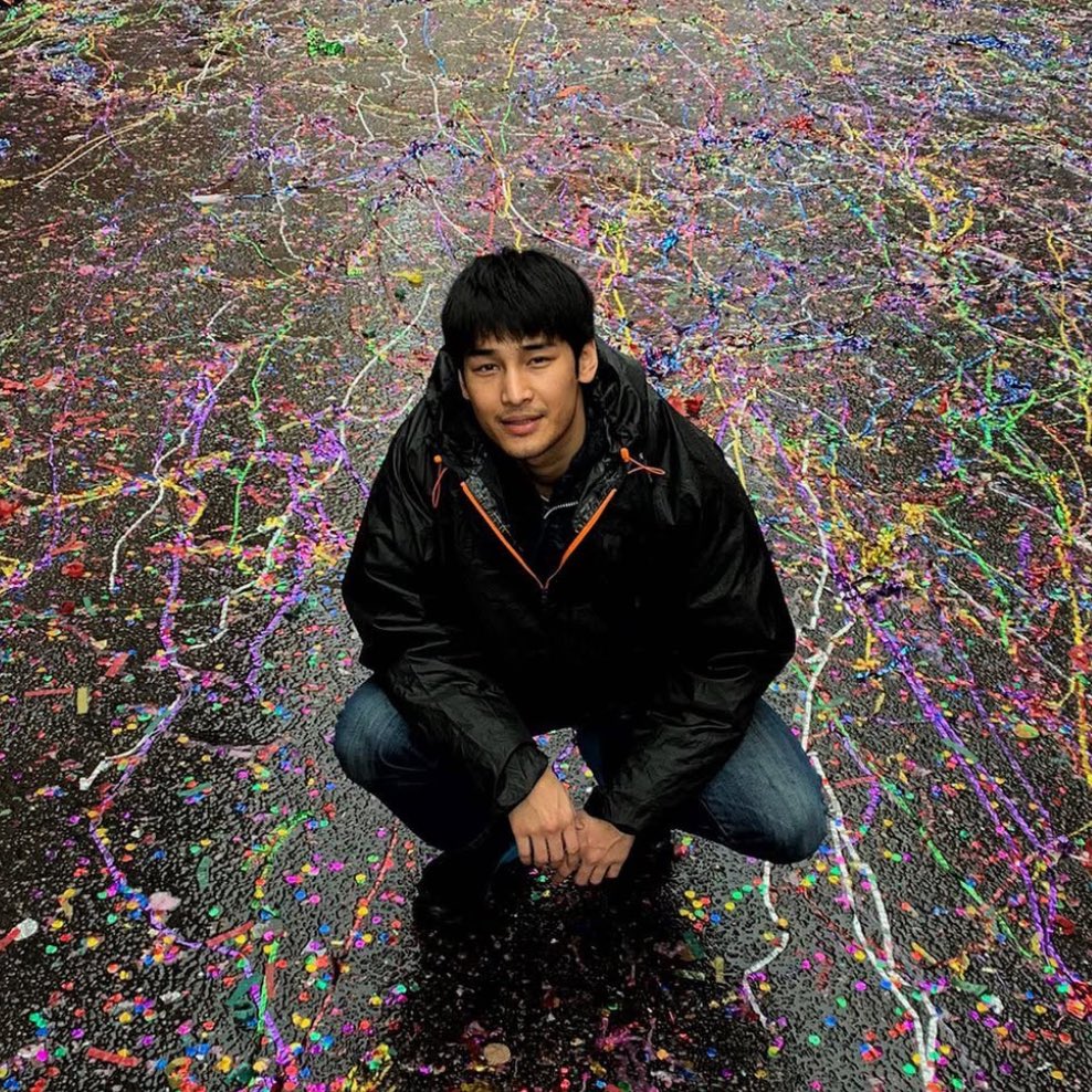 apopresent's tweet photo. จั๊นว่าแล้วว่าฮีรวย เสื้อผ้าหน้าผม ไลฟ์สไตล์คุณหนูมาแต่เด็ก แต่งตัววินเทจตั้งแต่หัวจรดเท้า คือต้องคนมีตังอะ เรียนจบเมืองนอก มีเพื่อนในวงการทั้งบันเทิงทั้งแฟชั่นอีก สมมงคุณหนูหัวหิน 😋💗🎀💖💞⭐️ https://t.co/wN2u4yn4yt