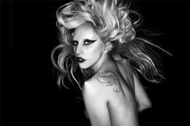 Hace 15 años Lady Gaga hacía historia al lanzar el sencillo líder “Born This Way” de su 3er álbum de estudio del mismo nombre.

Con apenas 25 años de edad, la joven neoyorquina impactaba la industria musical con una canción que revolucionó tanto la cultura pop como la trayectoria
