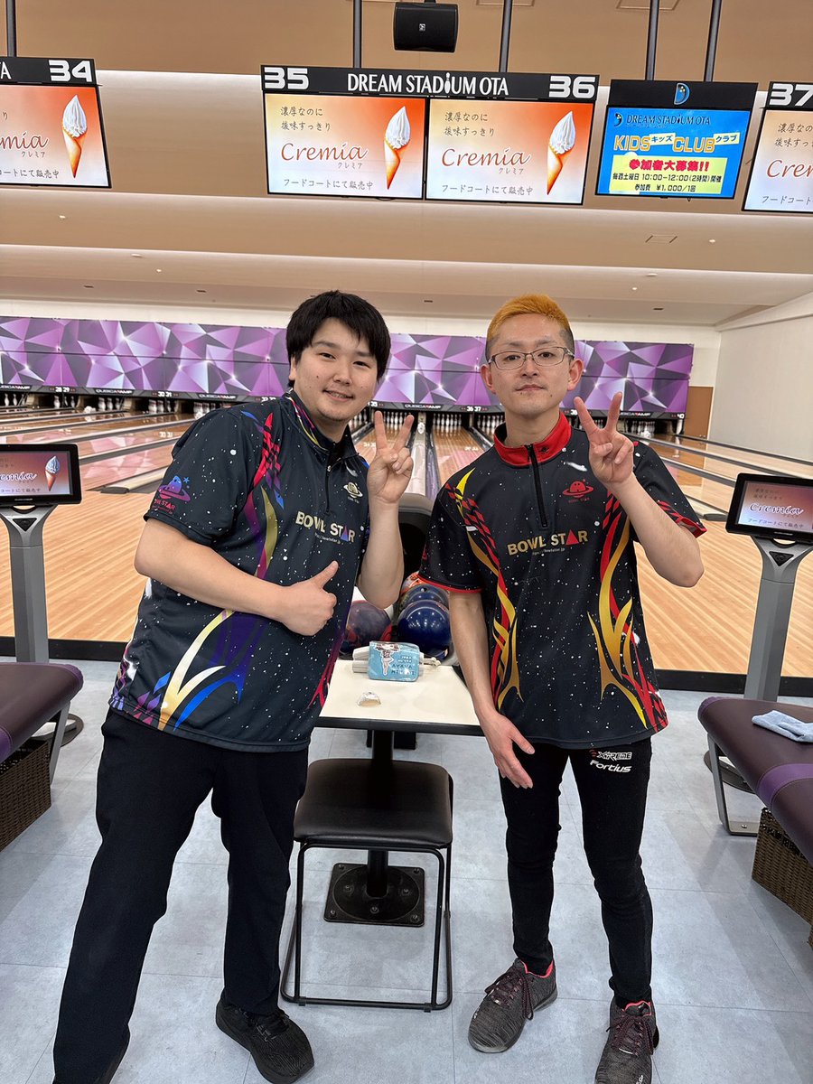 第6週目:ダブルスプロチャレリーグの結果は!? ハンデ込み927ピンでした✨
スクラッチだと903ピン✨
215アベベースをクリア🤩✌️
テンピンを2回ミスしたけど7ピン側のカバー率100%だった✨
4ゲーム全部220以上をキープ✌️
<a href="/TSato0819/">佐藤貴啓</a> PBAの大会ファイト💪
<a href="/ucchi_d/">うっちー</a> また来週もよろしくぅ🎳