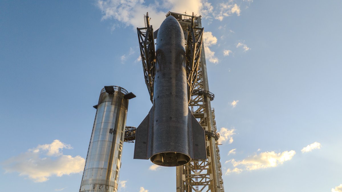 muskosophy's tweet image. Elon Musk on how Tesla and SpaceX have helped their competitors:

“Nothing any of my companies have done has been to stifle competition. In fact, we've done the opposite. At Tesla, we have open-sourced our patents. Anyone can use our patents for free. How many companies do you