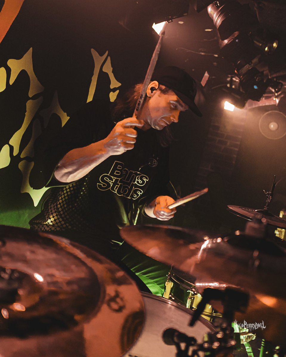 ViolentAnswer's tweet photo. Warszawa dzięki wielkie za mocny pierwszy gig w 2026 roku! Wlatuje fotorelacja z VooDoo Club i pozdro dla kapel, z którymi graliśmy: No Face No Case, DeadDue i Super Fun Happy Hour 🤘🖤

📸 @haloperrydolls

#metal #koncert #zespół #muzyka #warszawa https://t.co/zsWP7MmhFD