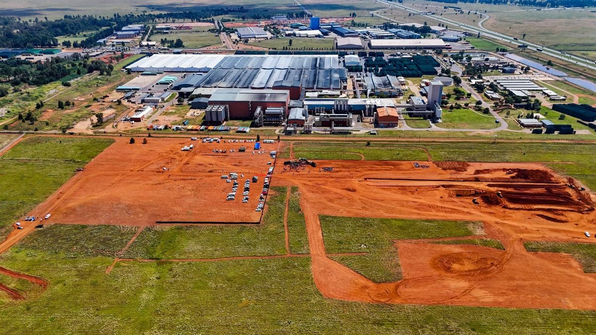 R2 billion factory being built in Gauteng - and when it comes to manufacturing, we love to see it👏

Ground has been broken, and construction has begun on a new malting facility in Midvaal, South of Johannesburg. It’s being developed next to Heineken Beverages Sedibeng Brewery.