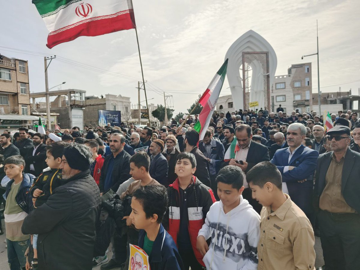 این است لبیک مردم ایران انقلابی به فرمان رهبرشان در جشن 47 سالگی انقلاب اسلامی 

#فتح_بزرگ #روز_نجات_میهن