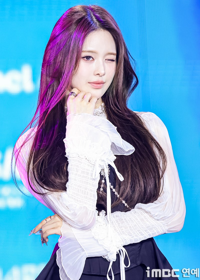 [포토] 이즈나 방지민, 여신 윙크 
#이즈나 #izna #イズナ #방지민 #BangJeeMin #디어워즈 #DA
#upick #유픽 #스포츠동아 #시상식_260211 [iMBC연예]

이즈나 방지민이 11일 오후 서울 성북구 고려대학교 화정체육관에서 열린 ‘제2회 디 어워즈’(D AWARDS with upick)’ 시상식 레드카펫 행사에 참석해
