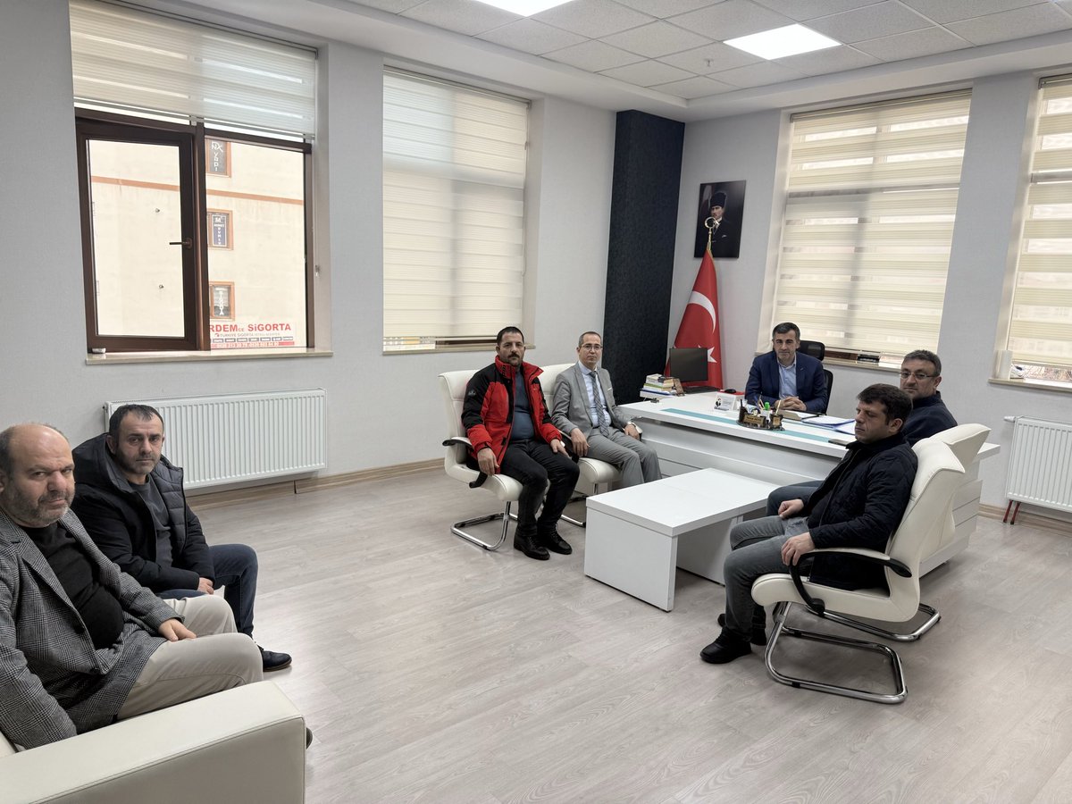 bingolistim's tweet photo. Sivil Toplumla İlişkiler Müdürlüğümüzü Ziyaret eden; Bingöl Büro Memurları Sendikası  Başkanı Murat BUDUNOĞLU ve Yönetimine nazik ziyaretinden dolayı teşekkür ederiz.@TC_icisleri @icisleriSTi @bingolvaliligi @Nevzatdeniz1212 @muratbudunoglu https://t.co/61YuqlgG2c