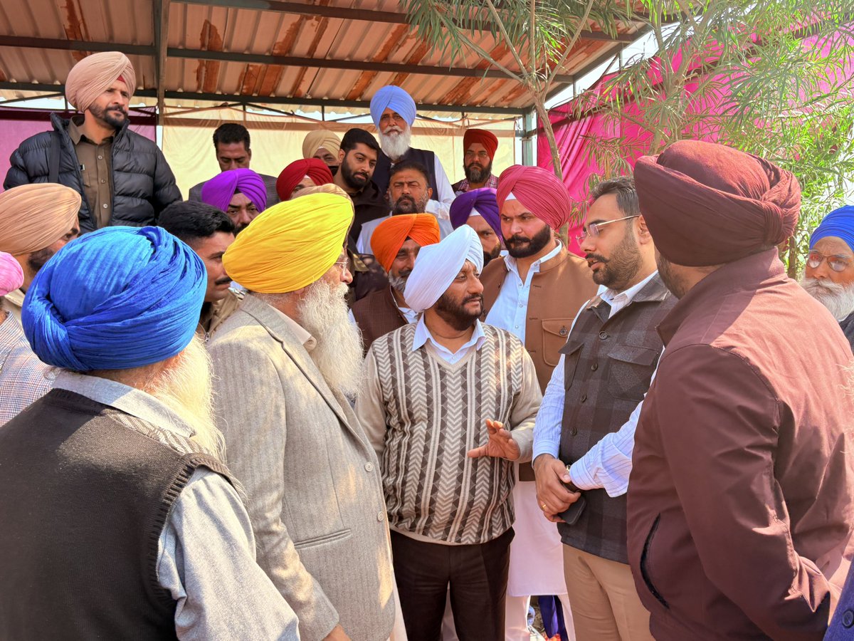 ਅੱਜ ਸਾਡੇ ਮਾਣਯੋਗ ਮੁੱਖ ਮੰਤਰੀ ਸ. ਭਗਵੰਤ ਮਾਨ ਜੀ ਦੀ ਯੋਗ ਅਗਵਾਈ ਅਤੇ ਦਿਸ਼ਾ ਨਿਰਦੇਸ਼ਾਂ ਹੇਠ ਲੋਕ ਨਿਰਮਾਣ ਵਿਭਾਗ (ਭ ਤੇ ਮ) ਸ਼ਾਖਾ, ਪੰਜਾਬ ਦੇ ਅਧੀਨ ਅੱਜ ਸਾਡੇ ਕੈਬਨਿਟ ਮੰਤਰੀ ਸ. ਗੁਰਮੀਤ ਸਿੰਘ ਖੁੱਡੀਆਂ ਜੀ ਦੀ ਹਾਜ਼ਰੀ ਵਿੱਚ ਧੁਰਾਲੀ - ਮਨੌਲੀ ਵਾਲੀ ਲਿੰਕ ਸੜਕ ਦੀ ਉਸਾਰੀ ਦਾ ਨੀਂਹ ਪੱਥਰ ਰੱਖ ਕੇ ਸੜਕ ਦੇ ਨਿਰਮਾਣ ਦੀ ਸ਼ੁਰੂਆਤ ਕਰਵਾਈ ।