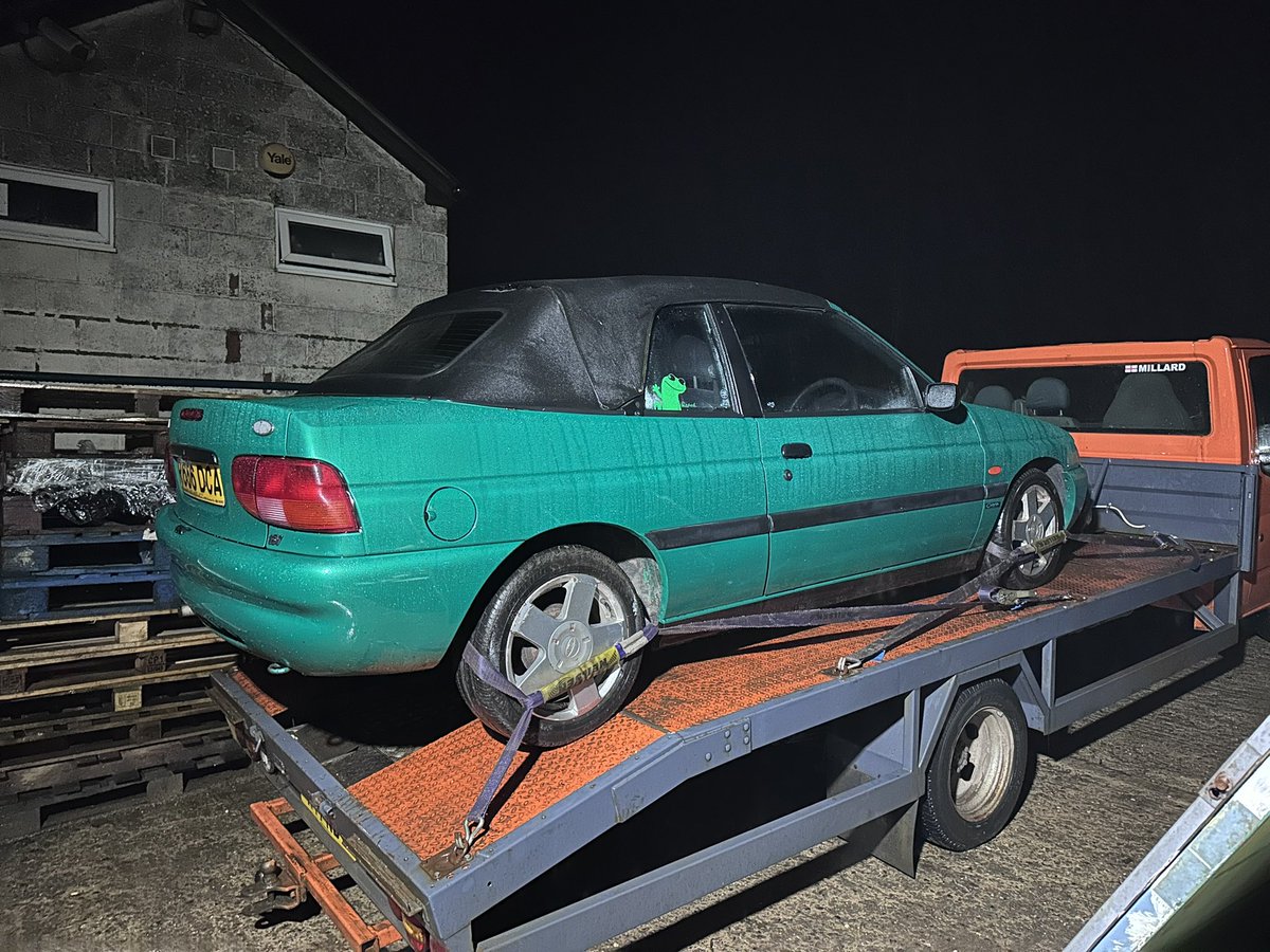 AndyM530's tweet photo. Picked this little beauty up last night. No obvious sign of serious rot, 84k miles. 
A future classic @PaulCowland_  ? https://t.co/vxKMwkA4sw