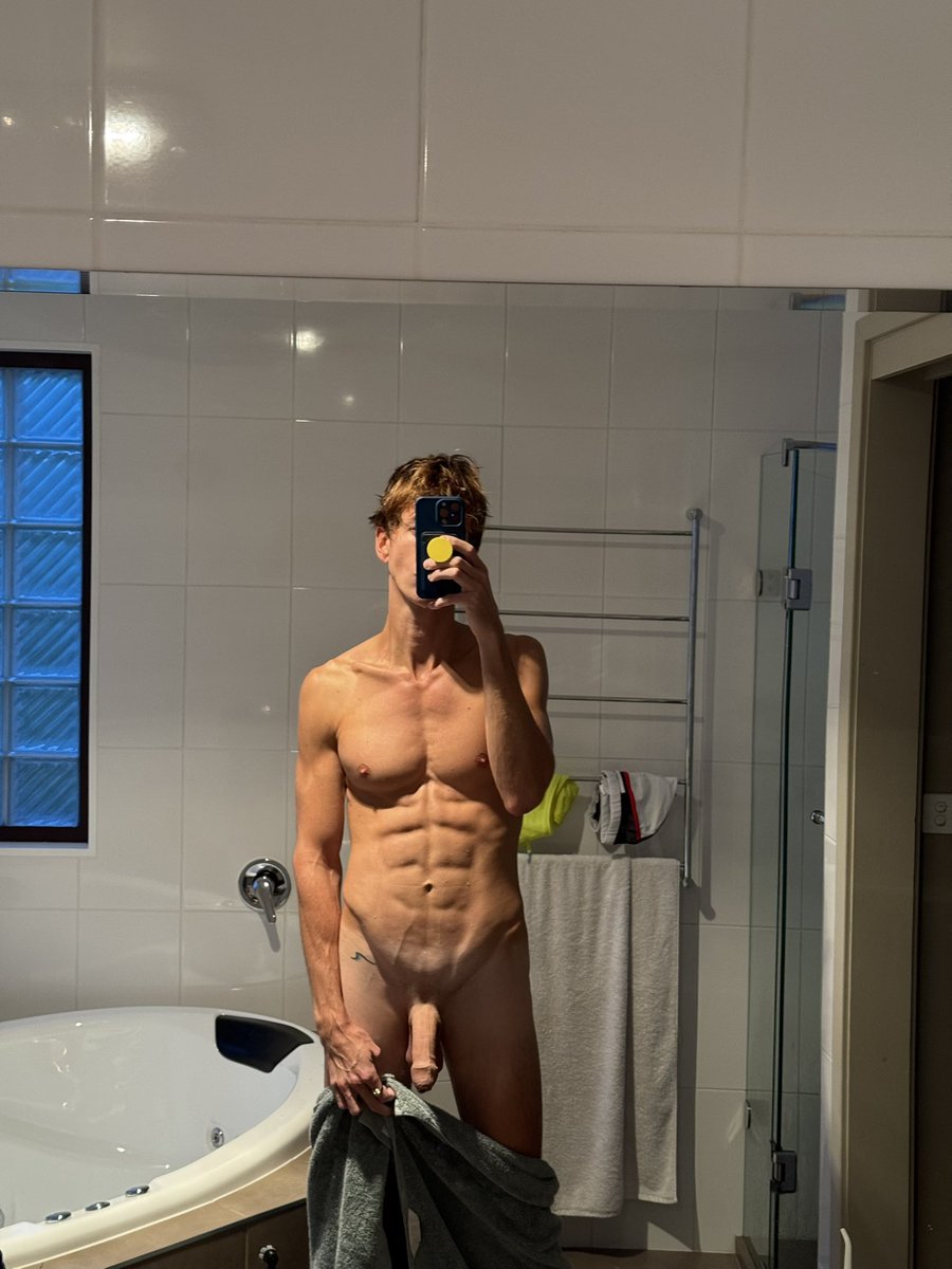 I’m bored tonight, who wants to play with my cock?
