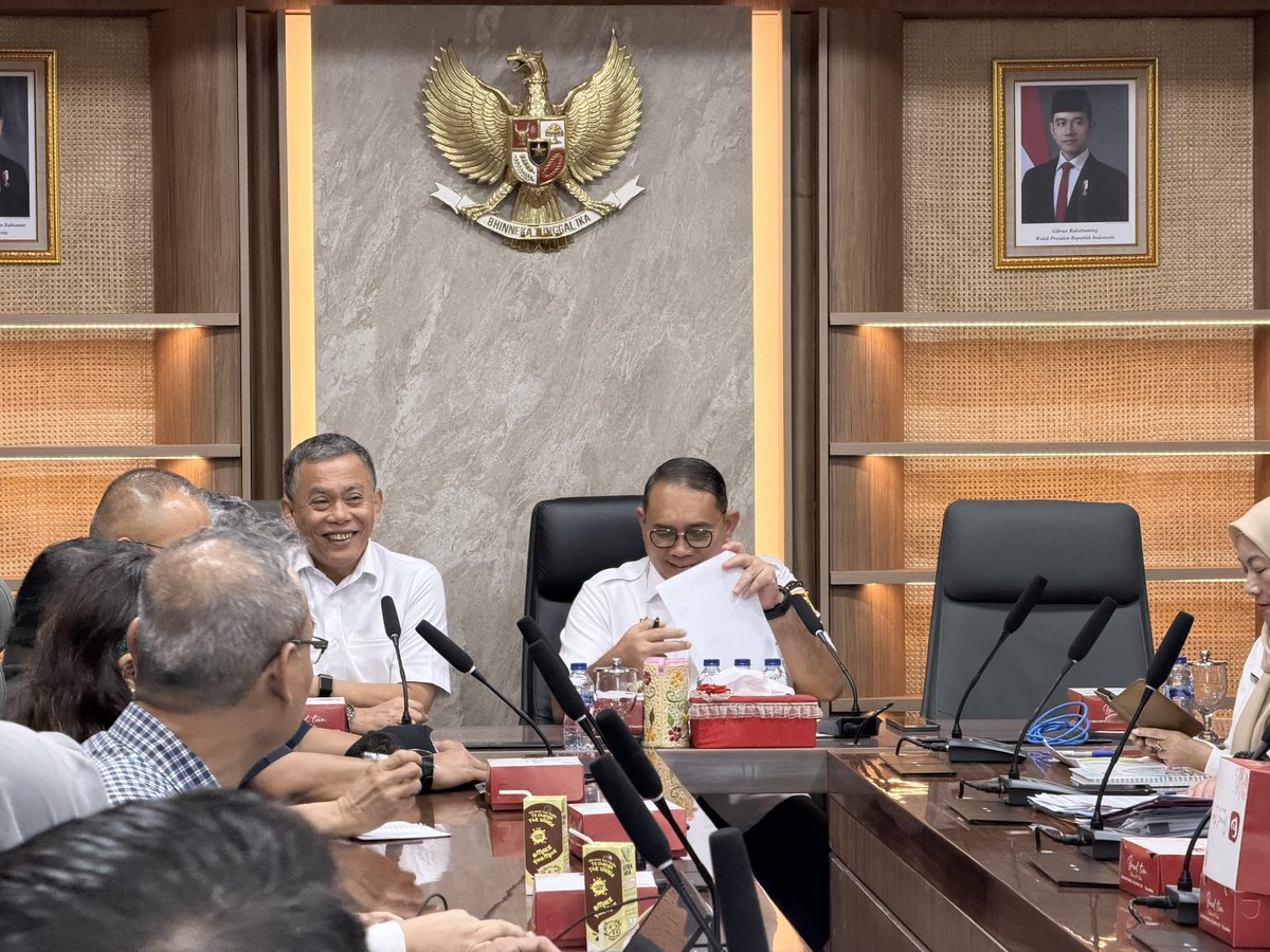 Siang tadi (11/2), saya menghadiri rapat koordinasi lanjutan bersama Wali Kota Jakarta Pusat dan seluruh jajaran terkait, membahas proses penertiban rumah dinas yang berada di area IPA Penjernihan II Pejompongan milik <a href="/pamjaya_dki/">PAM JAYA</a>.

Rapat ini membahas secara komprehensif dasar