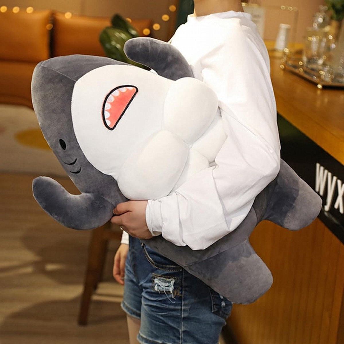 「マッチョサメぬいぐるみ」発売中！購入⇒amzn.to/4rphKVB