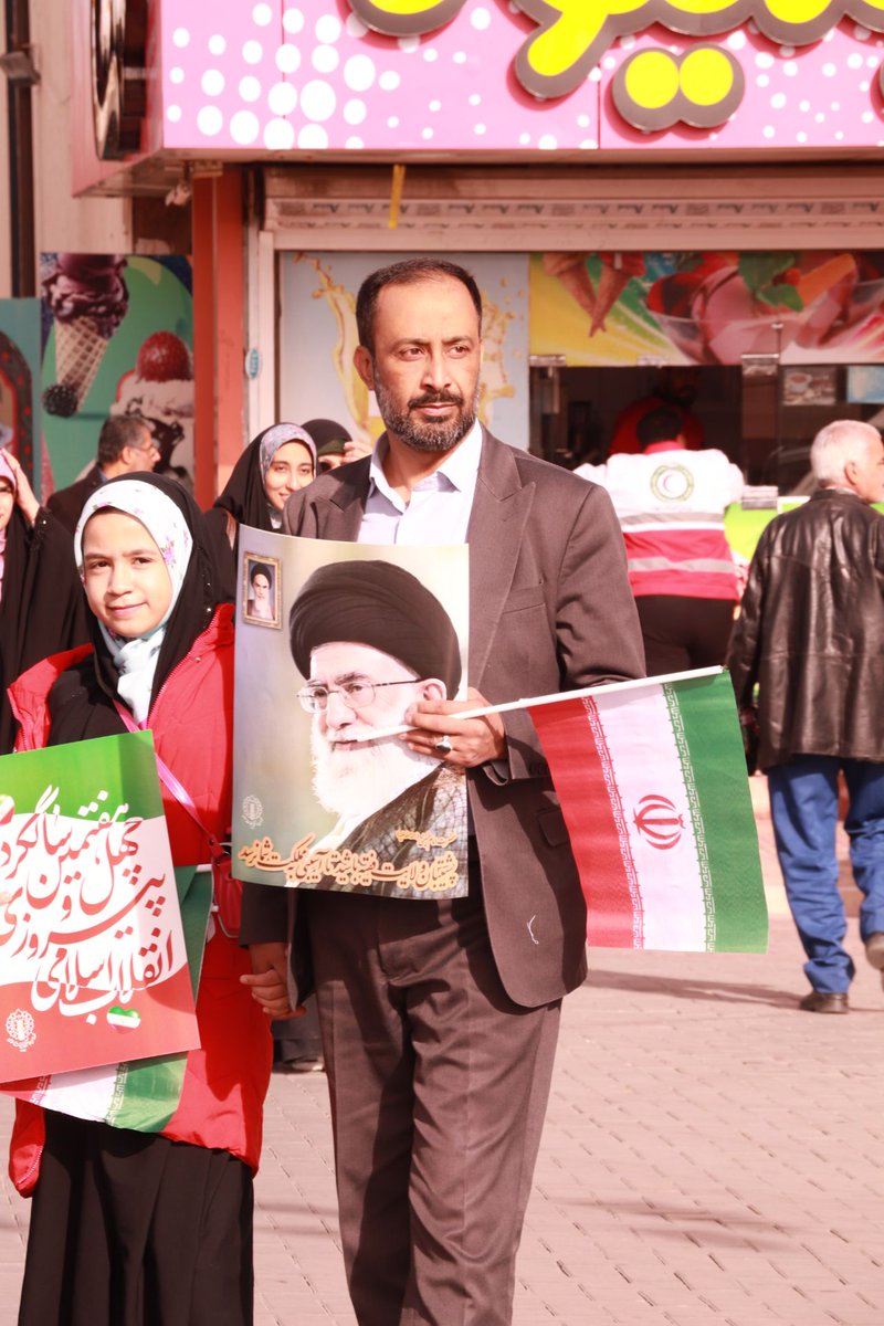 در این روز، پرچم‌ها تنها پارچه‌هایی در باد نیستند؛ نماد عزت و استقلال ملتی‌اند که برای آزادی هزینه داده است. هر گام در این مسیر، ادامه همان فتح بزرگ سال ۵۷ است.
#فتح_بزرگ
#تجدید_پیمان