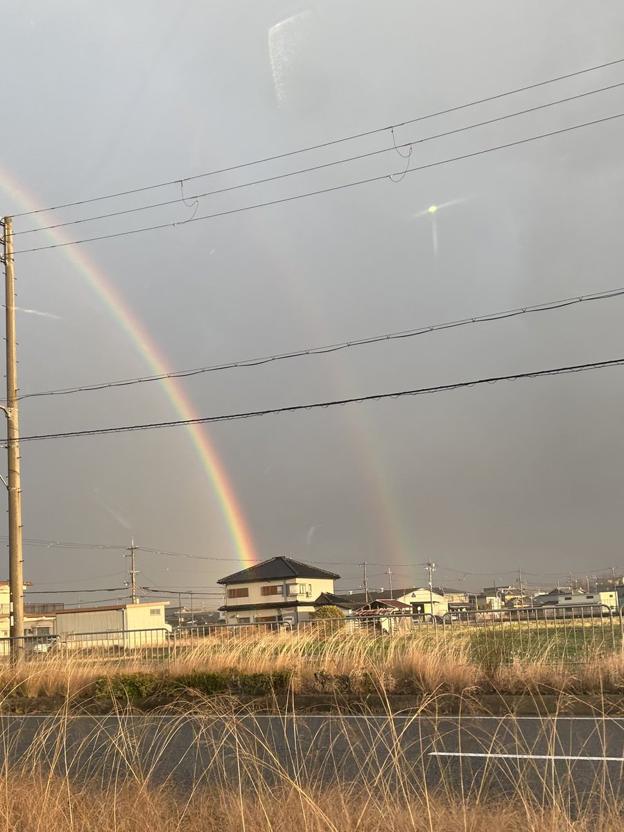uracilldayo's tweet photo. 虹が！
二重に！
出てる！？ https://t.co/paEeD2ZIJu