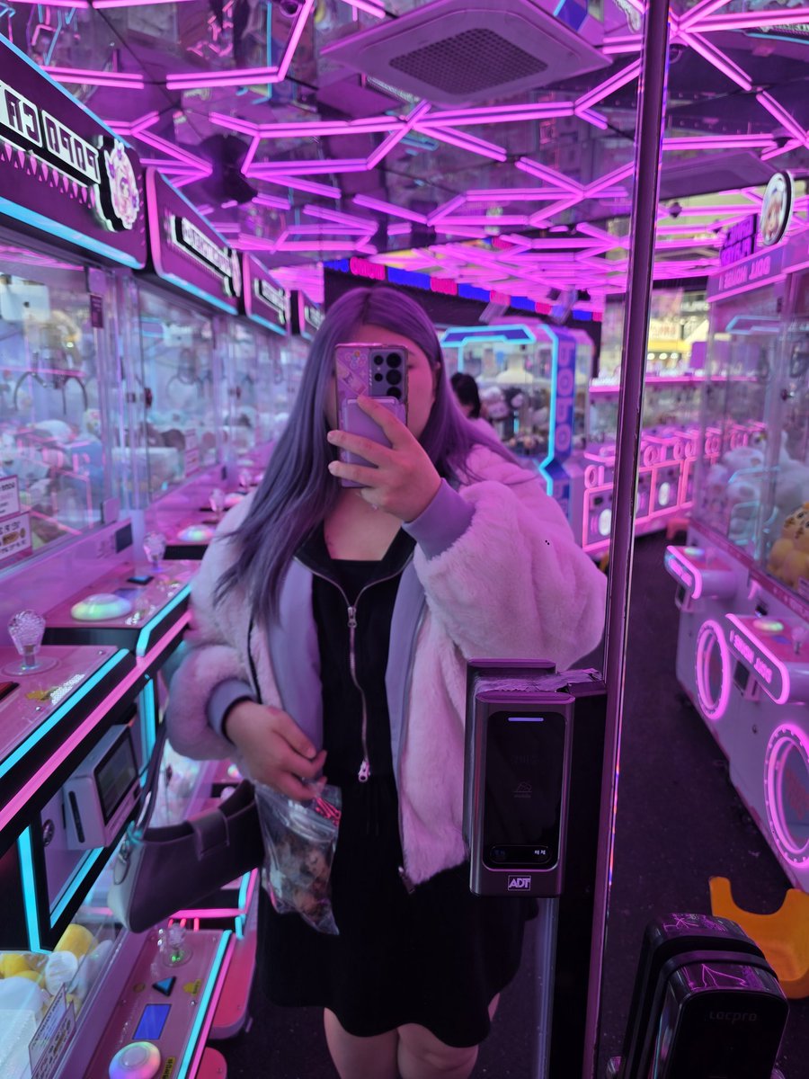 연이 tweet media