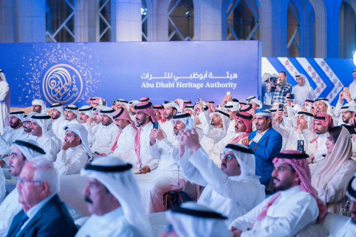 almuqeemi's tweet photo. انتهت مساء الأمس اخر حلقات الموسم ١٢ من برنامج شاعر المليون، 
الذي تابع تفاصيله على مدار الـ ٦ او ٧ أشهر الماضية شعراء ومحبو القصيدة الشعبية في الخليج والوطن العربي بكل ترقّبٍ وامتنان، 
تقديراً لمكانة هذا البرنامج في خارطة الشعر العربي، كمنصة تصنع أسماء وتعيد رسم حضور القصيدة الشعبية او النبطية في الوجدان الخليجي والعربي بمقاييس عالمية.

نهنيء أبوظبي وقيادتها على نجاح البرنامج ونشكرهم على دعمهم الاستثنائي والدائم للشعر والثقافة بوجه عام كجزء من مشروع حضاري طويل النَفَس.

 والتهنئة موصوله لهيئة أبوظبي للتراث، وإدارة البرنامج، ولجنة التحكيم، وفريق الإعداد والتنفيذ على نسخة عززت حضور البرنامج عربياً، ورسّخت مكانته بوصفه معياراً للاحتراف في إنتاج الشعر تلفزيونياً.

مبارك للشاعر السعودي حسام بن فياح تتويجه بلقب الموسم، 
ومبارك لأبناء المملكة وقبيلة عتيبة هذا التتويج المبارك.

ومبارك للمشاركين في الحلقة الأخيرة وباقي الحلقات الذين قدّموا موسماً ثرياً بالمفاجآت والنصوص اللافتة.

#شاعر_المليون_12
