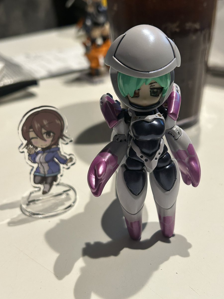 今回はウチのフィギュアたちを描いてもらいました!
まずはバンコク堂さんから、ムチムチは良いですよね〜
ありがとうございました! 