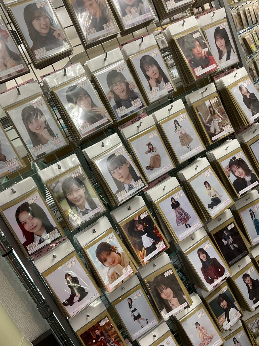 櫻坂ちゃん 三期生のバラ生写真も店頭に補充しておりますので、お探し