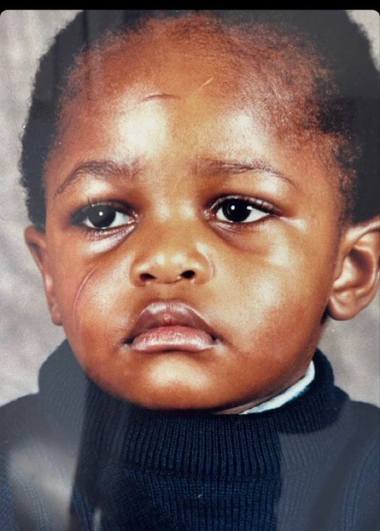 mo_bolaji_'s tweet photo. Top 10 facts about David Orobosa Omoregie (Santan Dave) ❤️👏🏿
Thread 📮
1.  His dad was a pastor, but he got deported back to Nigeria when Dave was still just a young child (actually only a few months old). https://t.co/YR3AXLedSN