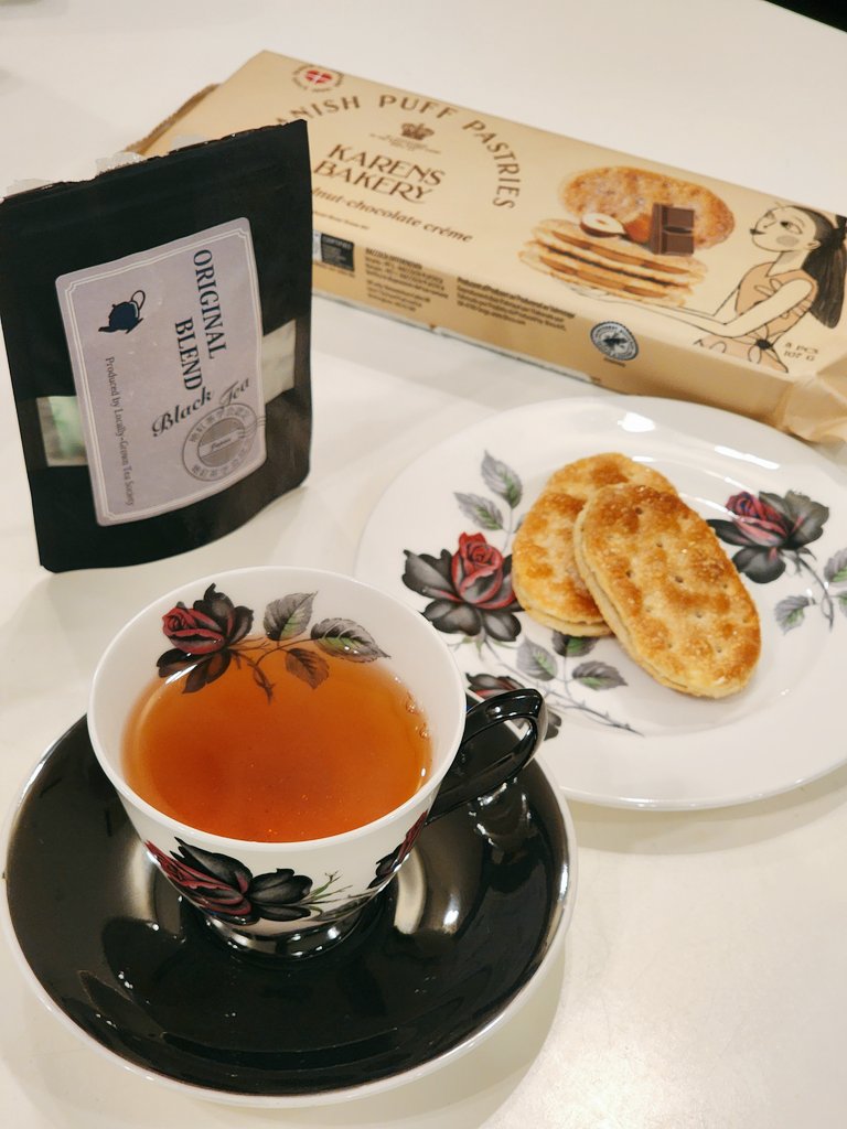 水曜日休みって一番疲れが取れる気がする。
☕地紅茶学会オリジナルブレンド
🍪カレンズベーカリー　デニッシュパイ(ヘーゼルナッツ)
#茶好連