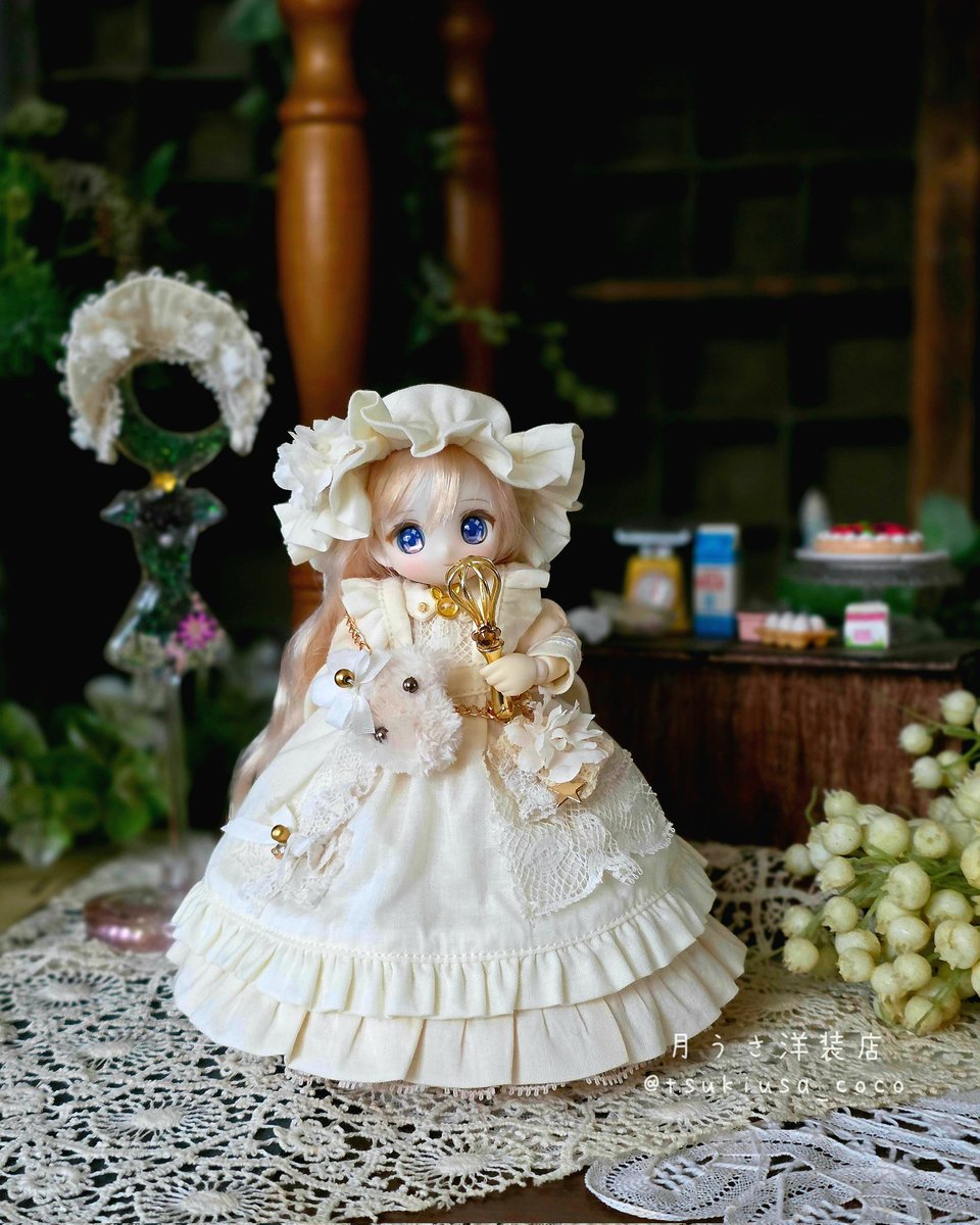 🎀販売のお知らせ🎀
#月うさ洋装店
ピコPサイズのお洋服
｢お嬢様はパティシエメイド｣

2月15日22時～BOOTH
前日までにプレビュー予定

♡お嬢様はスイーツが大好き🍰ボネをメイド帽に変えて、泡立て器とうさぎミトン、お花の布巾持ったらパティシエメイドになれるかな♡

素敵なご縁をお待ちしてます