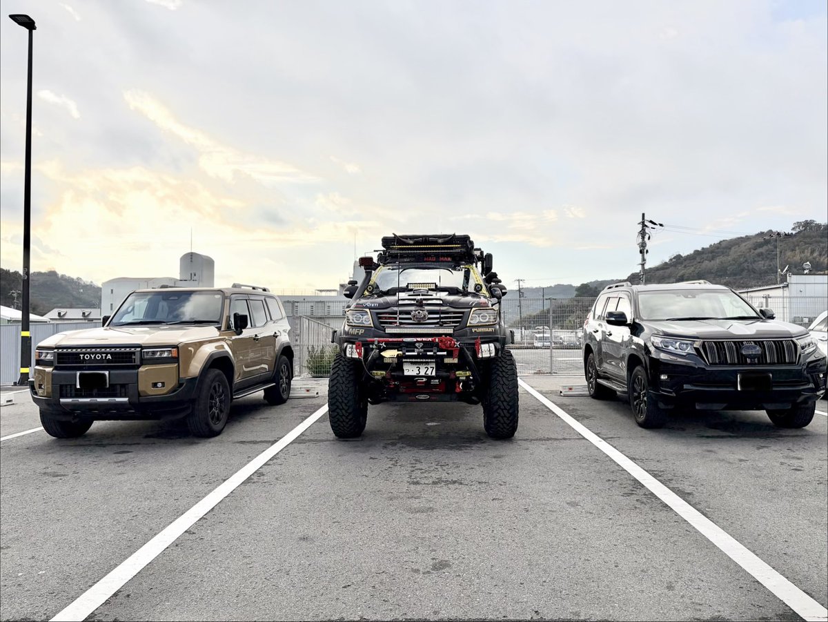 Jk1CFhnoGZaG8kT's tweet photo. #HILUX
#ハイラックス
#ZEAL
#PROCOMP
#17半インチアップ
#マッドマックス
#MADMAX
#マッドマックス仕様
#WildBoars
#勝手にコラボるシリーズ
#WildBoars
ランクル150プラドとランクル250と、
勝手にコラボる🙄 https://t.co/2415kMYLrf