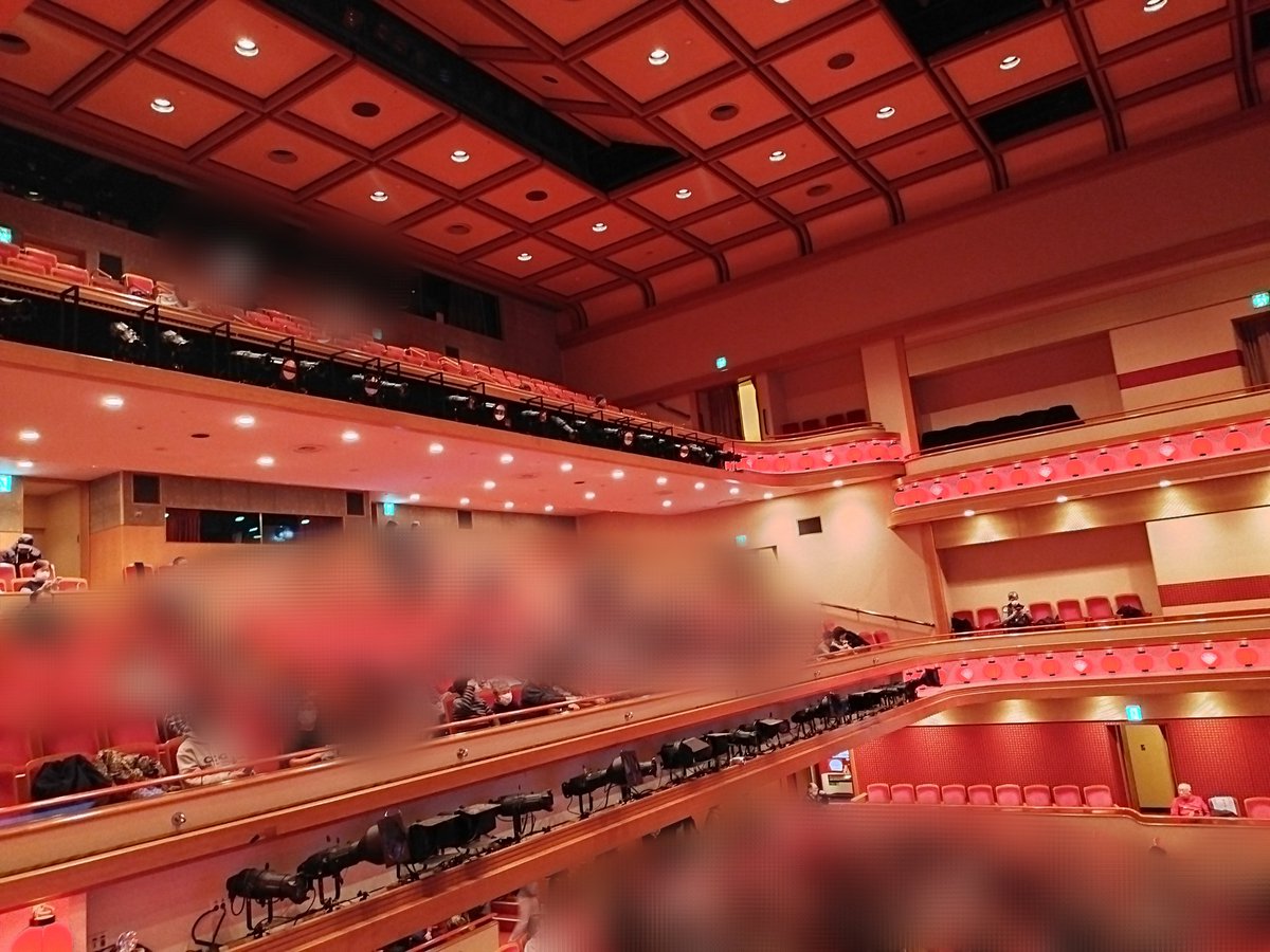 sweetbean_tw's tweet photo. #松竹座 行ってきた
4月のさよなら公演の時は人いっぱいだろうから、今日、ゆっくり客席眺めてきたよ https://t.co/wfgM6dkux3