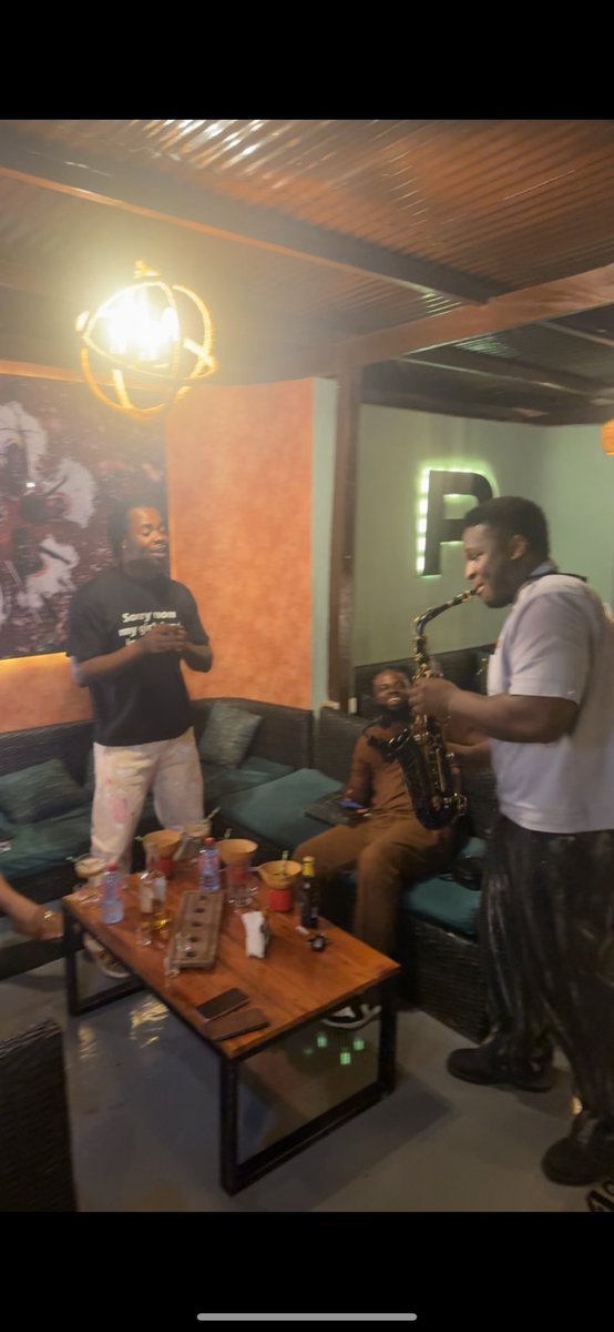 SafetyStaekquat's tweet photo. Having a saxophone session with your fav Artists. 
Thread!
#music #Dakovibes #Lounge https://t.co/Ssxnsp5Wxb
