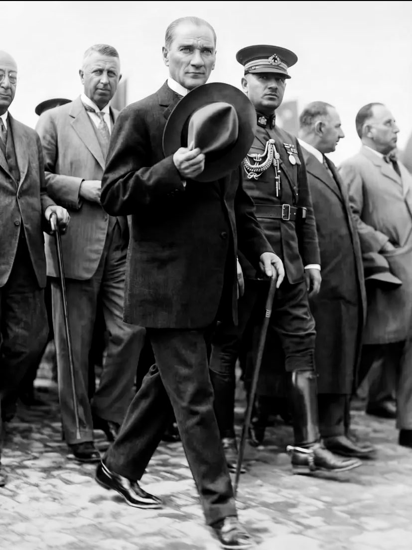 Zor günde liman arayanlar değil, fırtınanın ortasında memleketi ayağa kaldıranların ülkesidir burası.