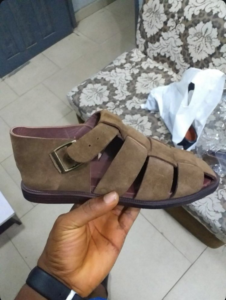 major__abit's tweet photo. The brown pair is five years old and still going strong.
That’s what happens when you use real materials instead of cheap alternatives that peel after six months.
Custom-made suede sandals with a buckle.
₦35,000
DM to order.
#SuedeSandals #HandmadeSandals #MadeInNigeria https://t.co/yEpWDALCix