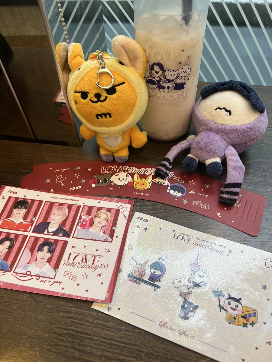 Bought this delicious strawberry banana milk by <a href="/nikiandharu/">Niki & Haru</a> ! 
Soo cutee, but I lost my bamgeut in hijab sticker 😭 

(Don’t mind my shopee hwangchoon and hhm nya ring, they’re cute)

#SongOfMYStars #LoveUntilEternity