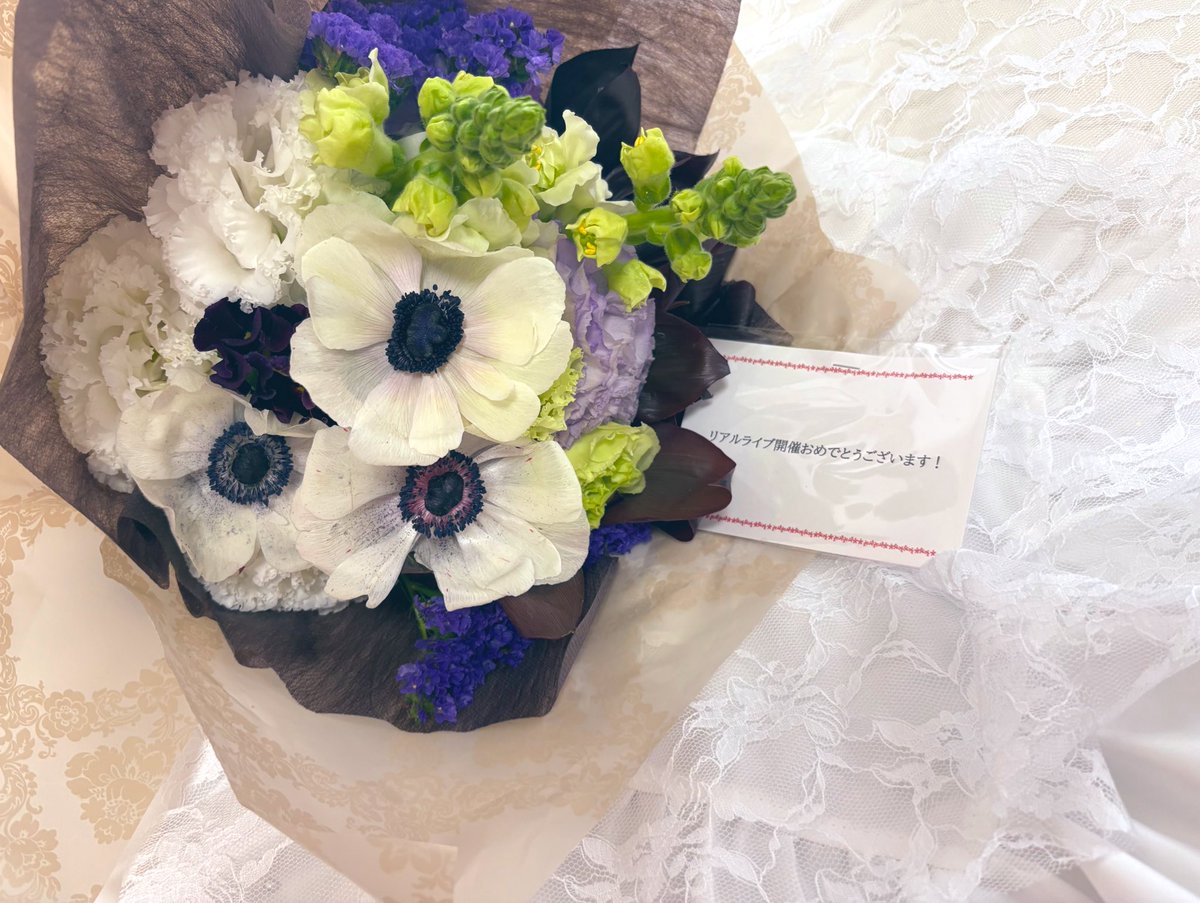 _seiso_live's tweet photo. #光彩陸離 にて、いただいたお花です💐

メンバー一同、大喜びしております！
ありがとうございます⟡.· https://t.co/dM2noqmRO3