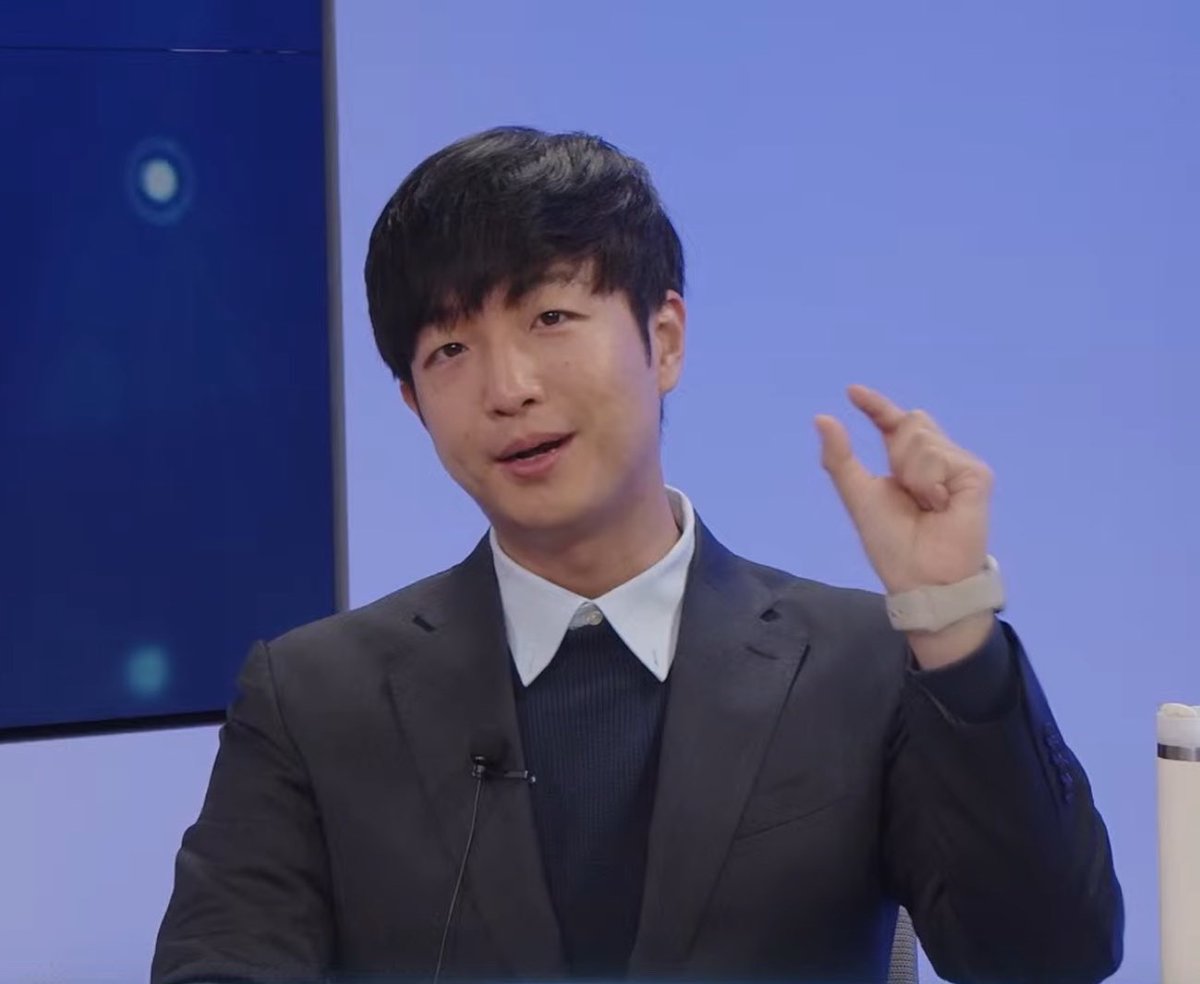 인터뷰를 하다가 “한남”이 혐오표현이냐를 두고 설전을 벌여야 했다. 매우 피곤한 인터뷰였다. 집게손가락도 남성 비하 표현이라 쓰면 안되는거 아니냐고 해서, 이 사진을 인터뷰 사진으로 써달라했다.