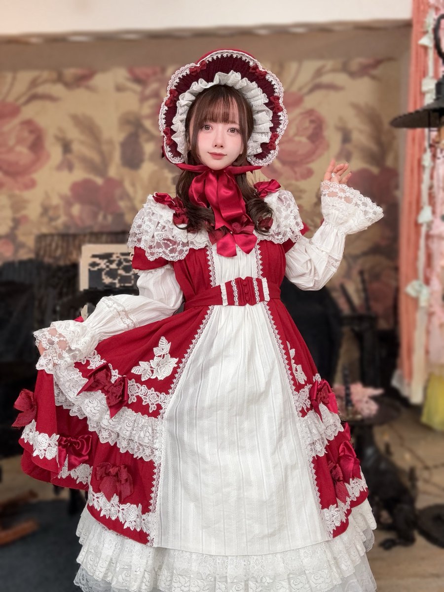 __htny__'s tweet photo. 星箱Worksの展示会でとってもかわいいお洋服着させていただいたよ🥹🤍ボンネット大好き🤍 https://t.co/bWTKqsW1fY