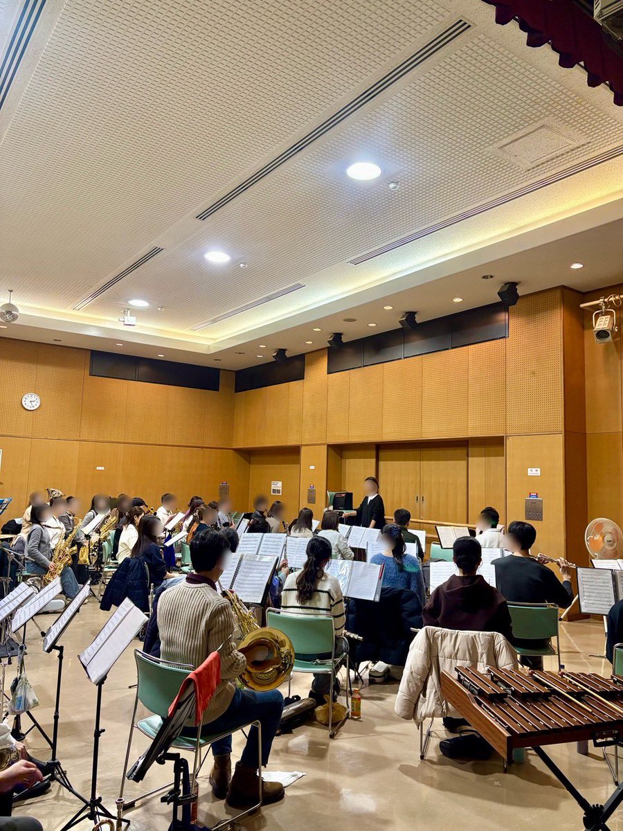 maisonwind's tweet photo. 【2月8日練習日記☃️】 
大阪も雪が降る寒い日でしたが、ジョイントコンサートに向けてアツい練習を行いました🔥メゾン単体での合奏後、午後からは他団体さんとの合同曲の練習も✨
早いもので演奏会まであと2週間！ステキな演奏をお届けできるよう頑張ります💪🏼🎺 https://t.co/9RGwbNTo7q