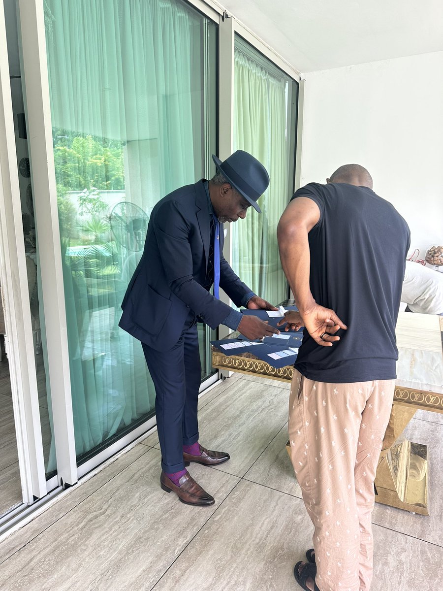 defustel tweet media