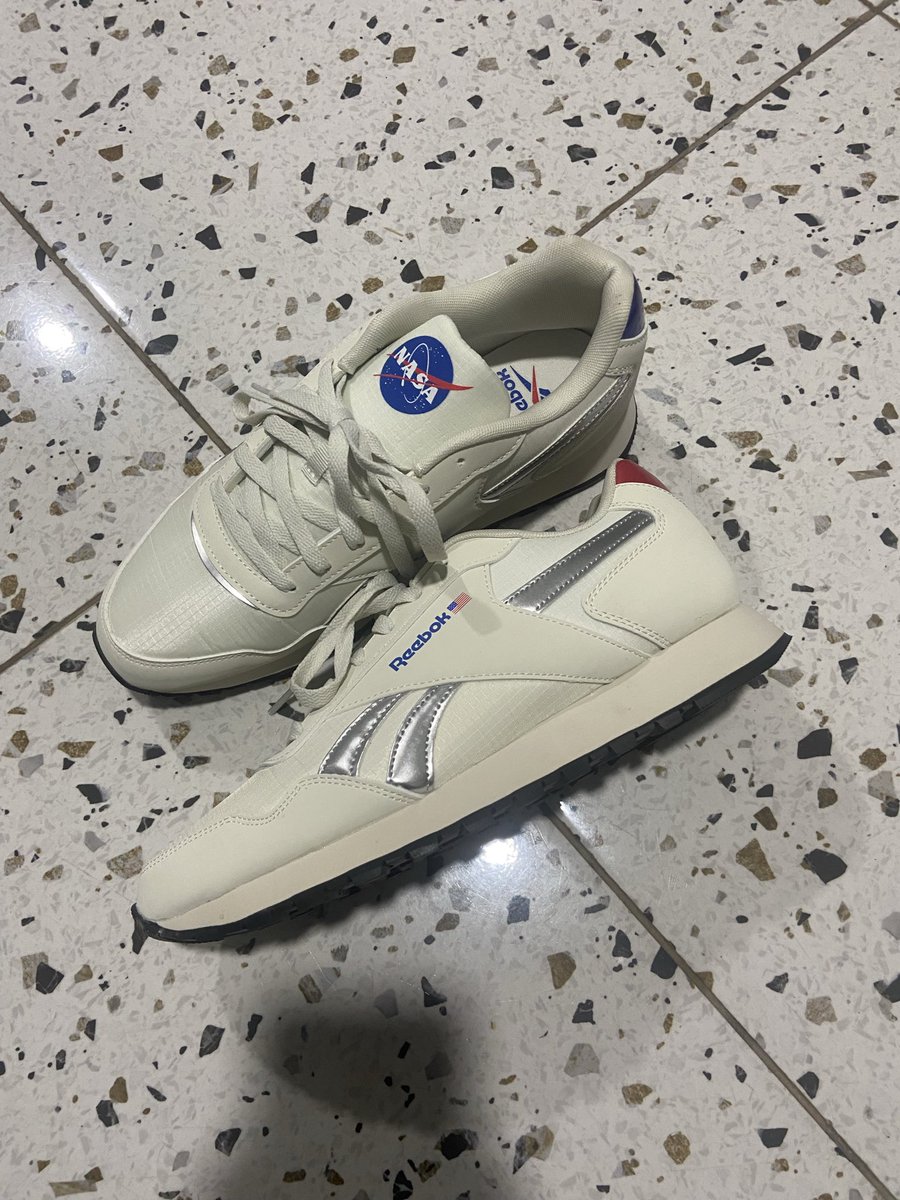 daditya2's tweet photo. WTS (Want To Sale)
X
1. Reebok Glide × NASA - BNIB 10/10 Size EU43 -
Rp 399.000

2.adidas Samba OG Black White - 8/10 (need
wash) Size EU 44 2/3 atau US 10 1/2 - Rp
299.000

https://t.co/E1dZCMsh4P AF1 Mid OG NYC Jewel - 7/10 size EU 43 -
Rp 149.000 https://t.co/QHRnD3cMqz