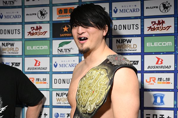 njpw1972's tweet photo. 東郷「EVILが新日本を去る前に、俺に言ったんだ。『成��をニューリーダーにして新しいHOUSE OF TORTUREを作ってくれ』ってな。オイ、これからHOUSE OF TORTURE“第2章”が始まるんだ」

成田「わかったか、俺がリーダーだ！俺が最強だ。文句あるか、バカ野郎！」

全文
https://t.co/Rps3Fl0H6i

#njnbg https://t.co/rlbk7SW4Yp