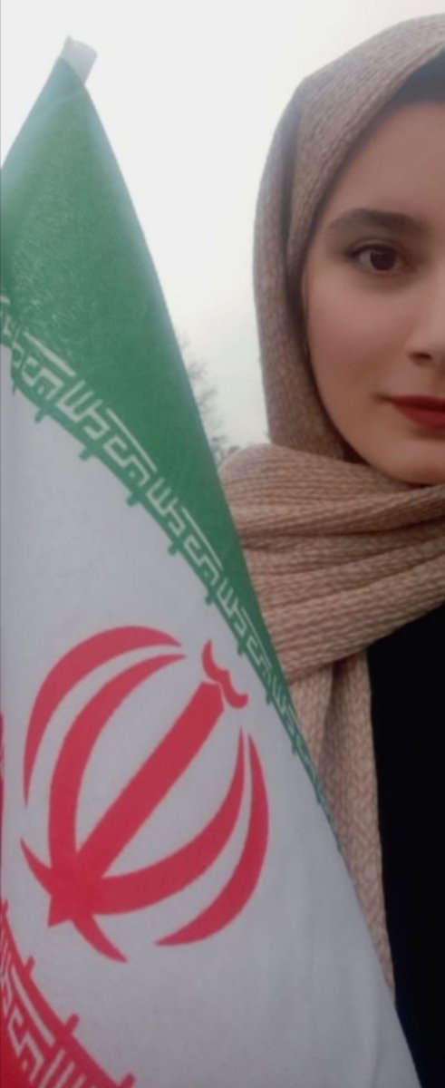 Serotonin___1's tweet photo. امسال سال اولی بود که توی تظاهرات ۲۲ بهمن شرکت کردم ❤️

برای مردم بی‌نظیرم
برای رهبر عزیزم
برای ایرانِ جان

۴۷ سال استقلال و آزادی بر همه مبارک✌️🌹 https://t.co/qi0d3g4yCQ