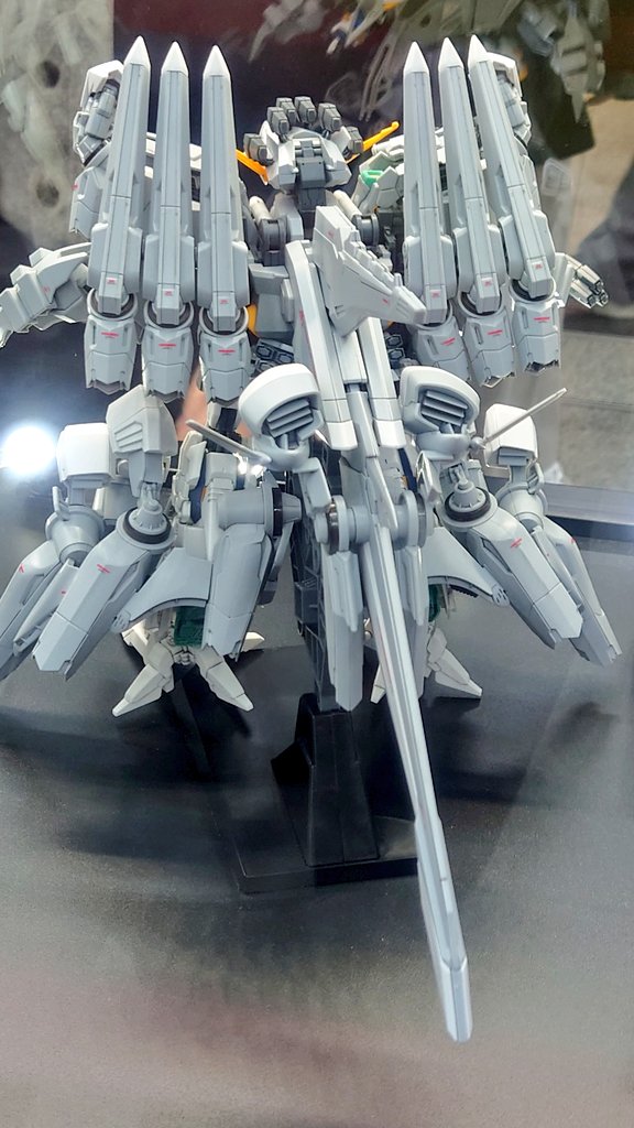 souakasha's tweet photo. アリュゼウスガンダム
先日アキヨドの展示で後ろ姿が見れたので撮りまくったやつ。

#閃光のハサウェイ https://t.co/wqPZ0Q6LgM