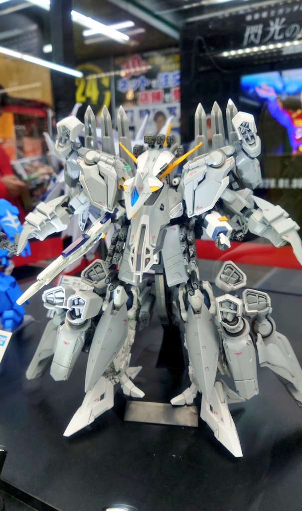 souakasha's tweet photo. アリュゼウスガンダム
先日アキヨドの展示で後ろ姿が見れたので撮りまくったやつ。

#閃光のハサウェイ https://t.co/wqPZ0Q6LgM